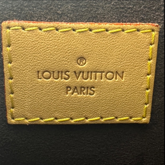 LOUIS VUITTON Monogram Pochette Metis - Picture 8 of 10